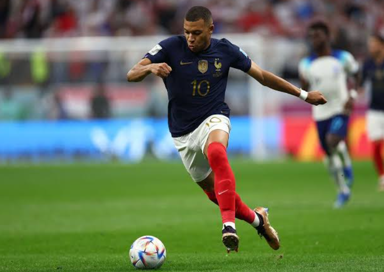 Kylian Mbappé : talent, vitesse et nouvelle génération du football mondial