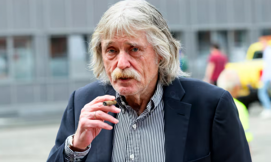 Johan Derksen: een markante persoonlijkheid binnen de Nederlandse voetbaljournalistiek